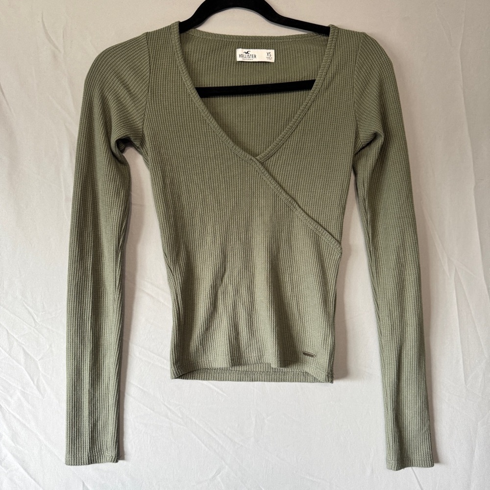Hollister Womens Long Sleeve Waffle Knit Top Size XS Vneck Sage Preppy Layers